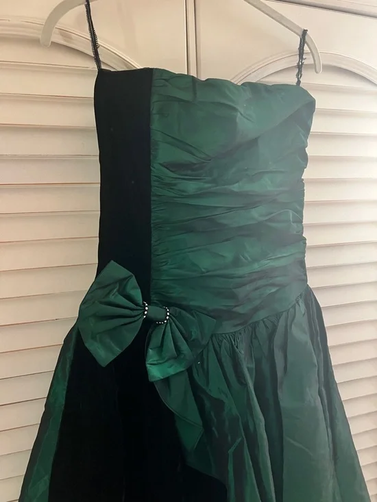 Rare Vintage Gunne Sax Emerald Green and Black Party Dress with Decorative Bow - Picture 2 of 8